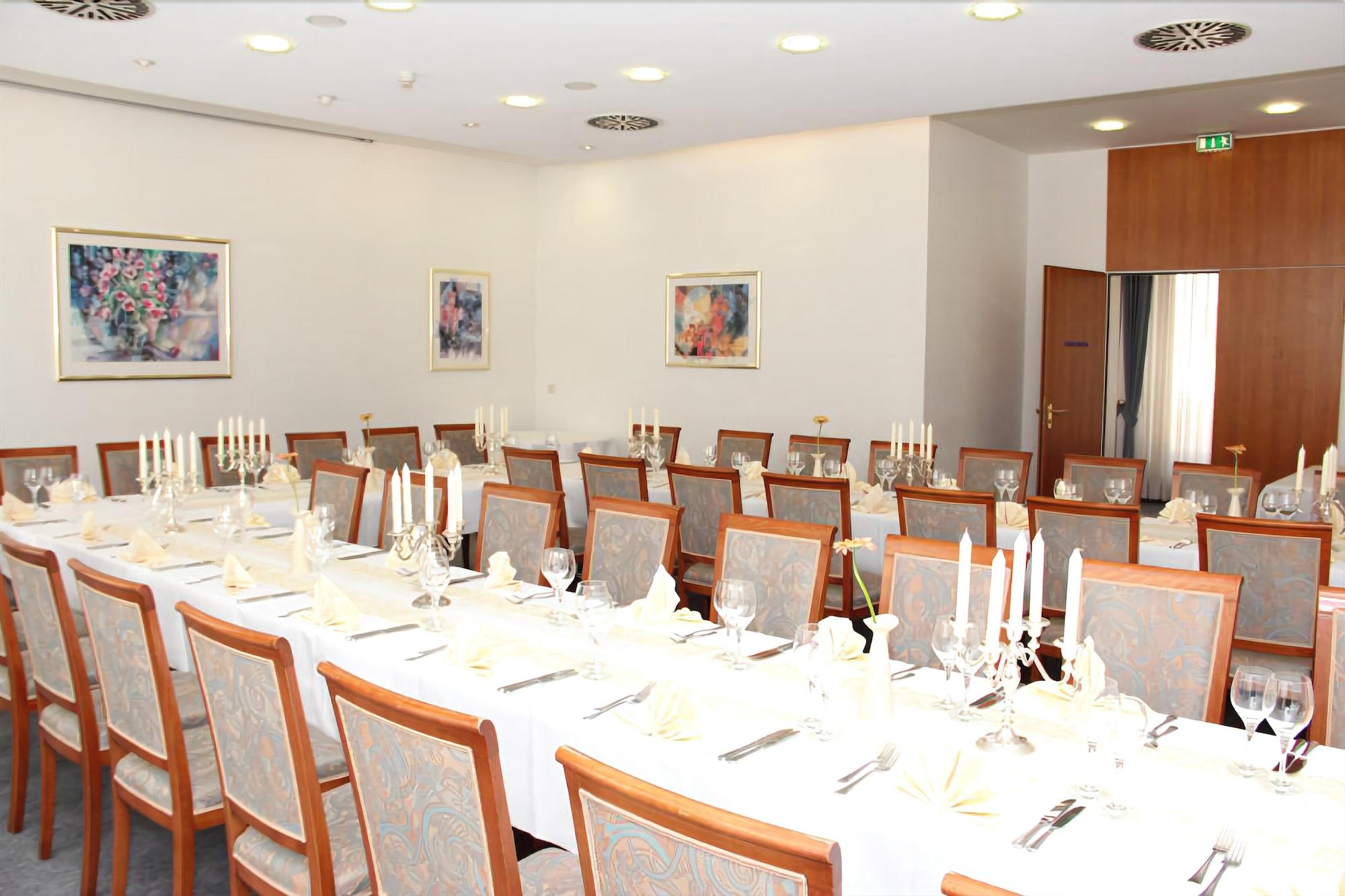 Hotel Ascania Aschersleben Bagian luar foto