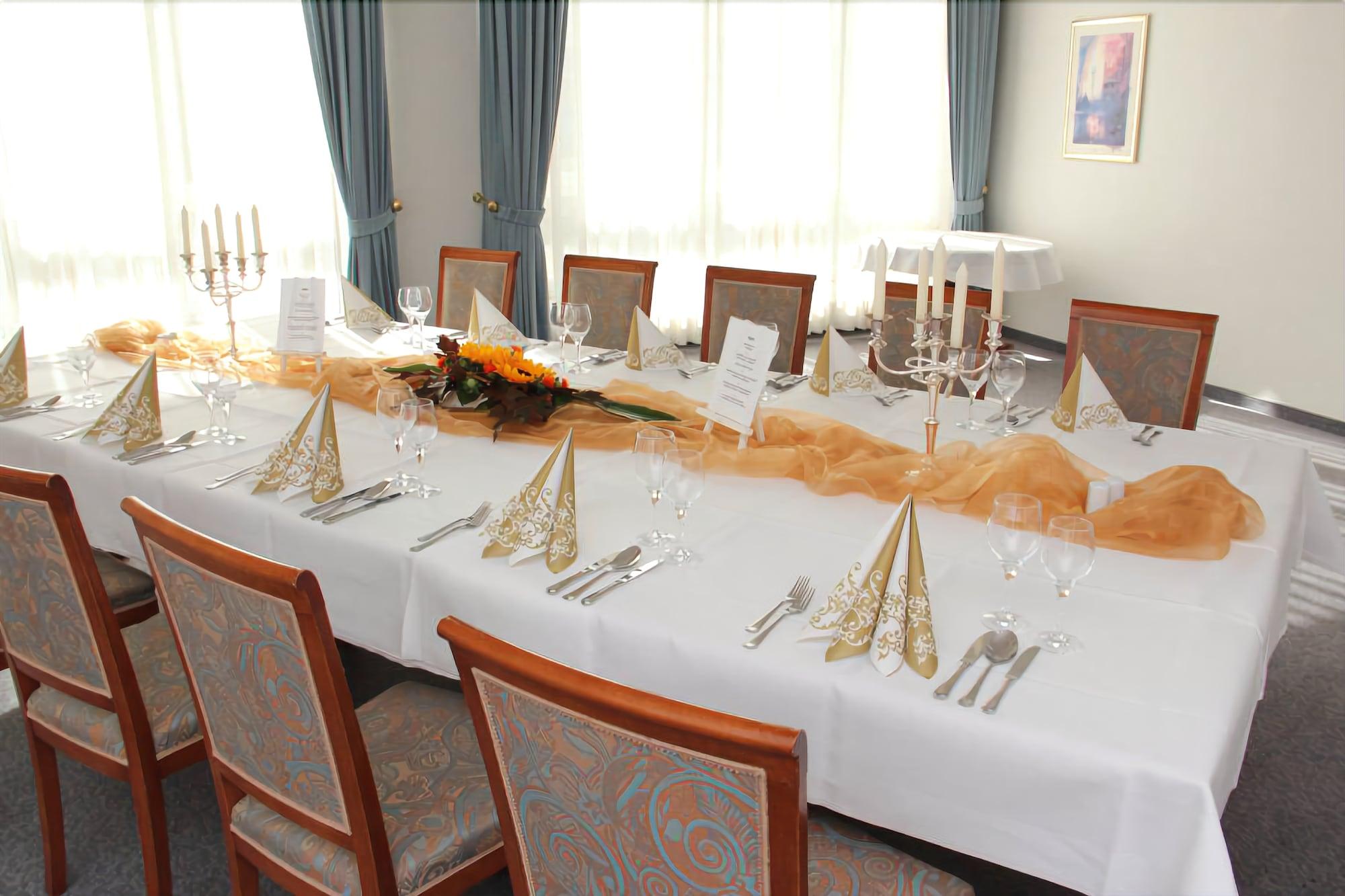 Hotel Ascania Aschersleben Bagian luar foto