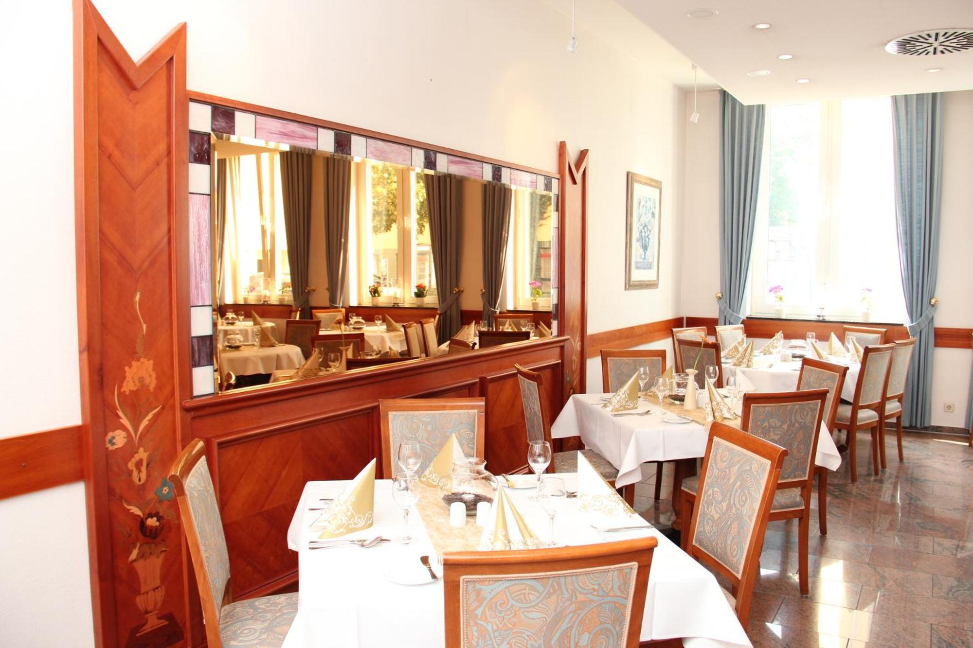 Hotel Ascania Aschersleben Bagian luar foto