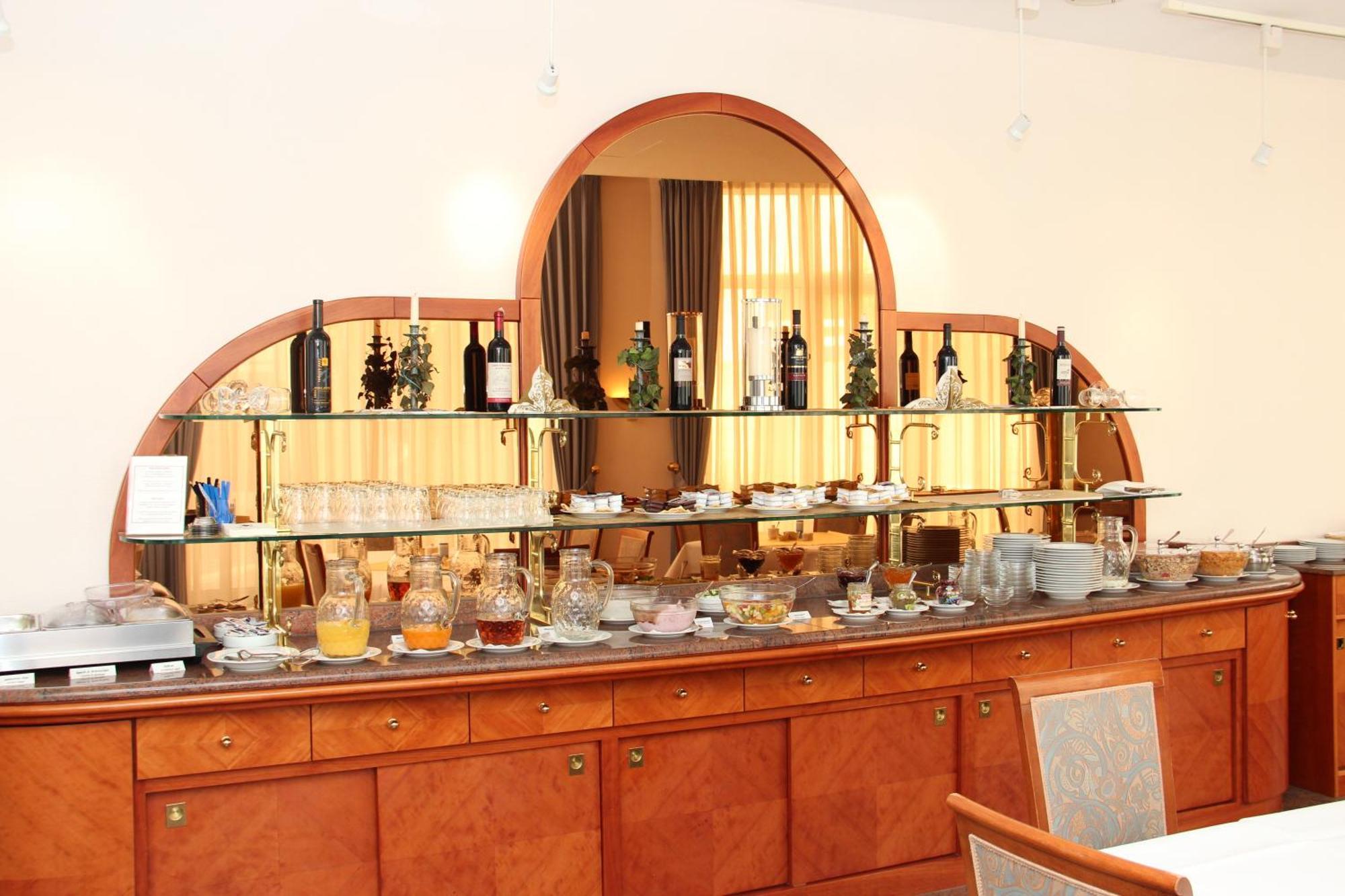 Hotel Ascania Aschersleben Bagian luar foto