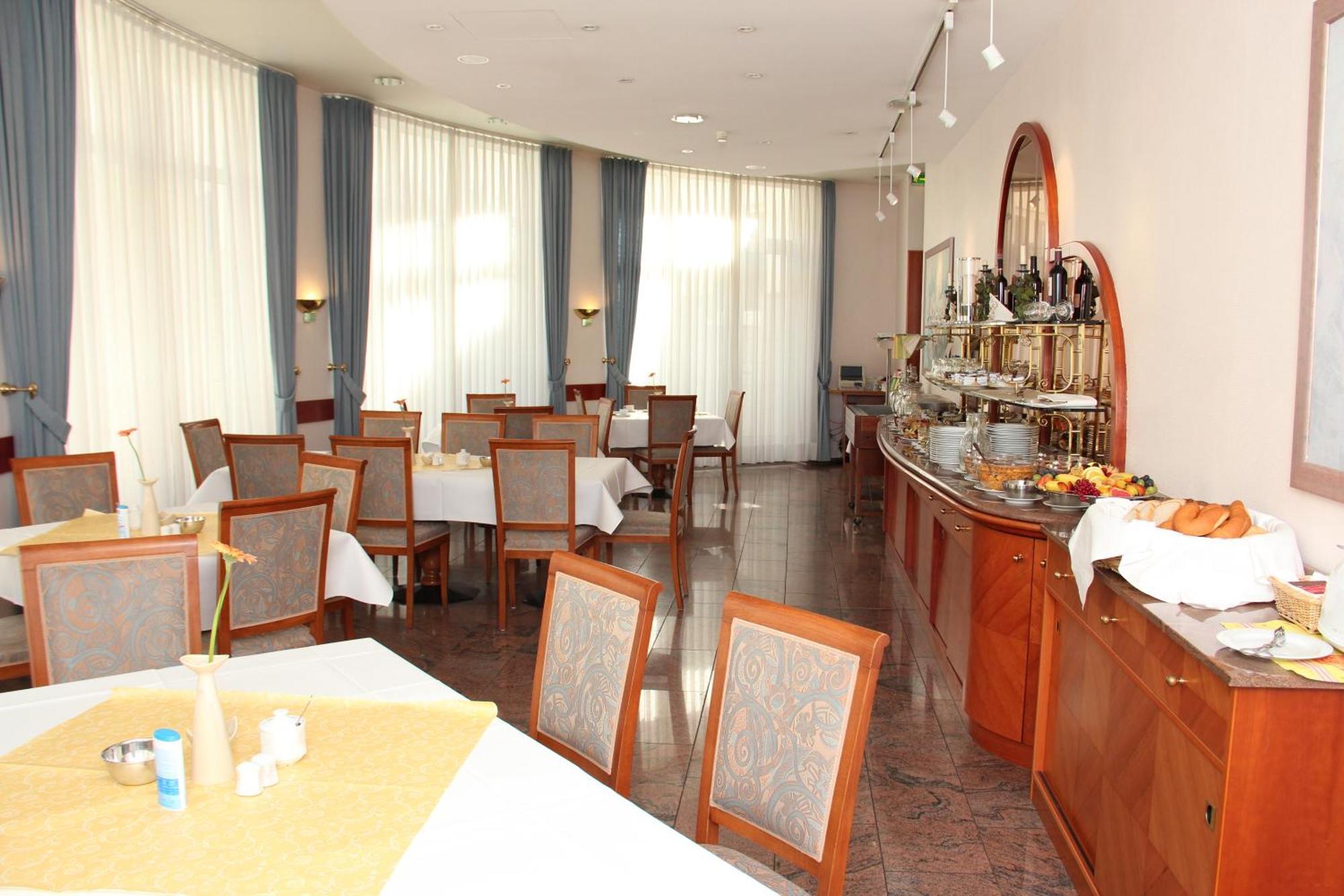 Hotel Ascania Aschersleben Bagian luar foto